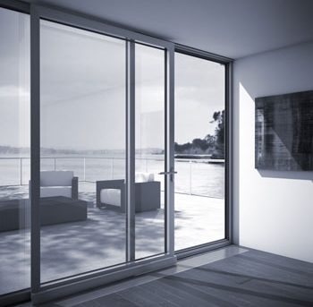 Элегантность и удобство стеклянных дверей