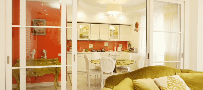 Двери стеклянные раздвижные: новое решение для зонирования интерьеров