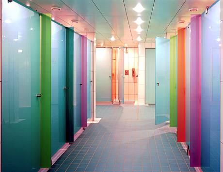 Стеклянные двери как стильный элемент интерьера