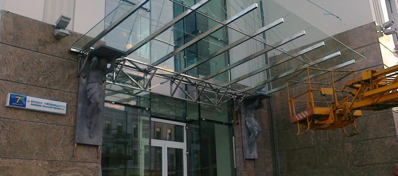 Стеклянные козырьки